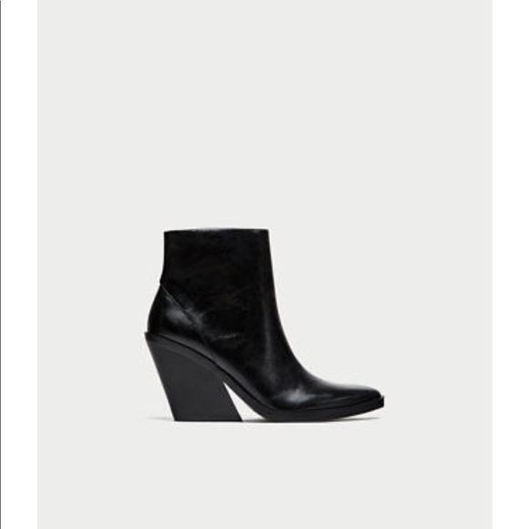 NWT ZARA BLACK ANKLE BOOTS WITH THICK SOLE - Picture 2 of 7